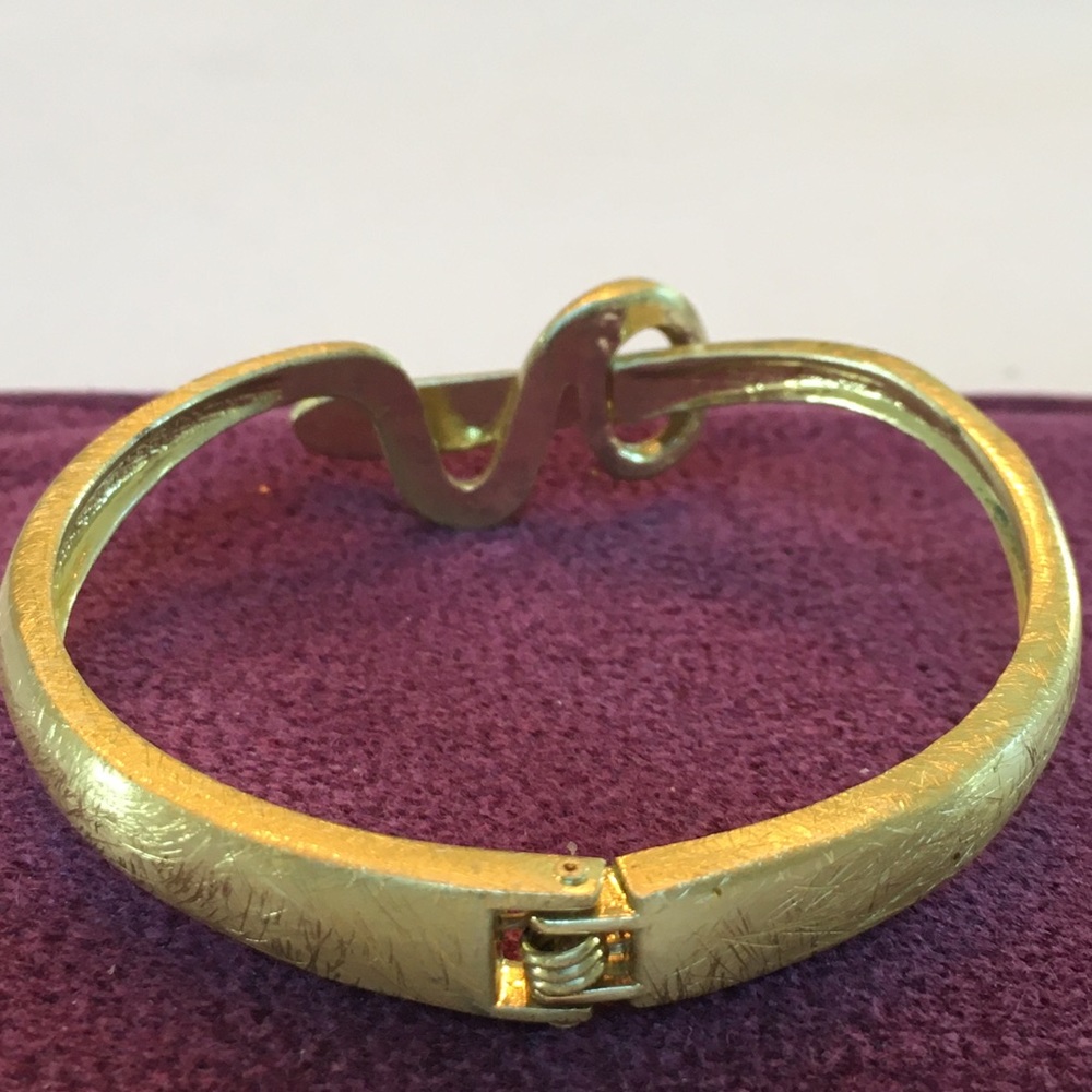 Unique Gold Bracelet - Picture 2 of 3